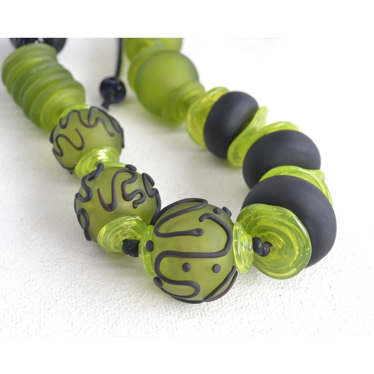 2375 Black and green hollows necklace 2b